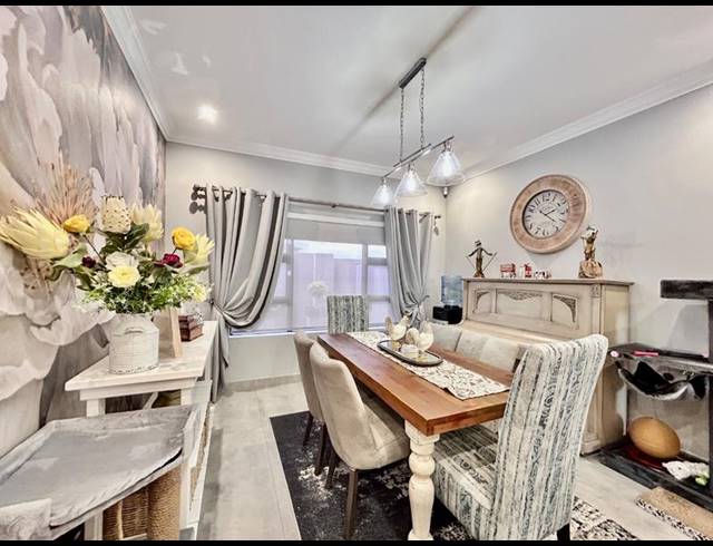 4 BEDROOM HOUSE FOR SALE IN EVERGLADES ESTATE